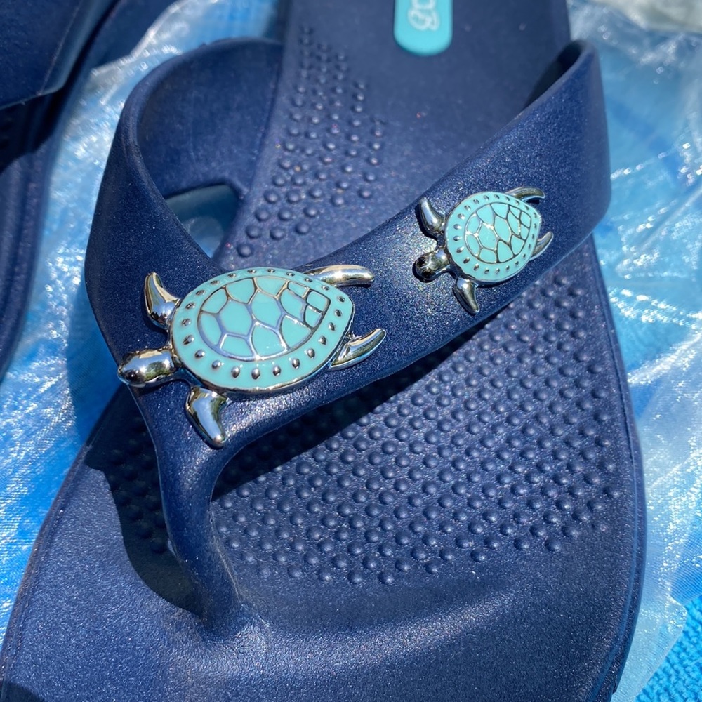 oka . B flip flop sandals